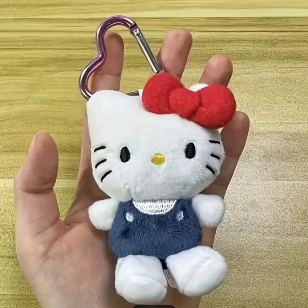 Hello Kitty plush keychain - Picture 2 of 3